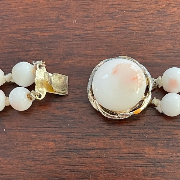 1950s two strand Japanese faux angel skin coral bead necklace - Picture 7 of 9